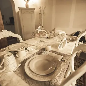 Couette-café Leodi, Lecce